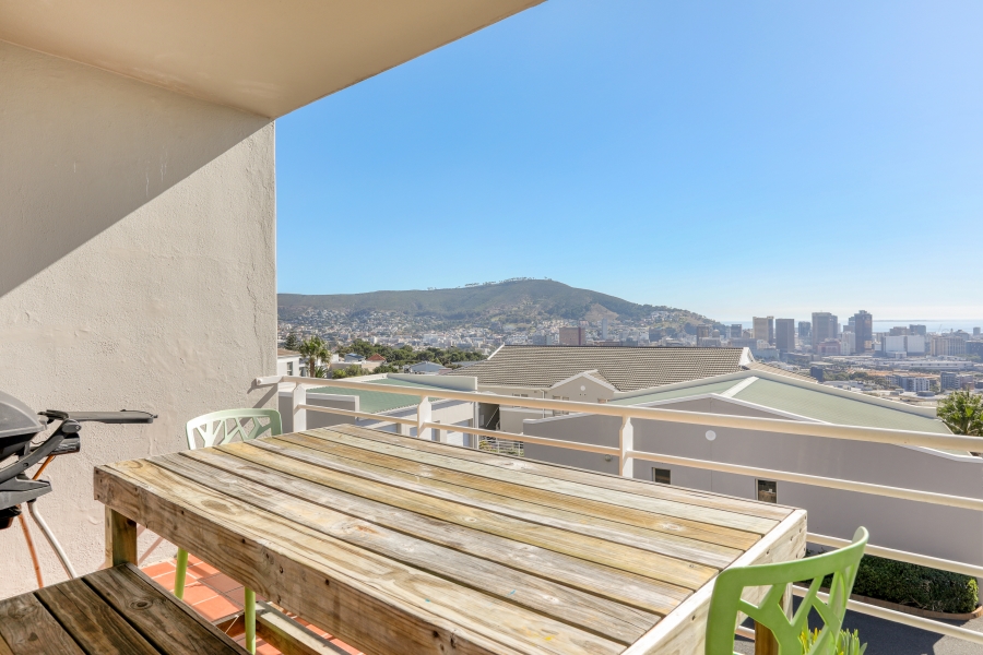 2 Bedroom Property for Sale in Vredehoek Western Cape